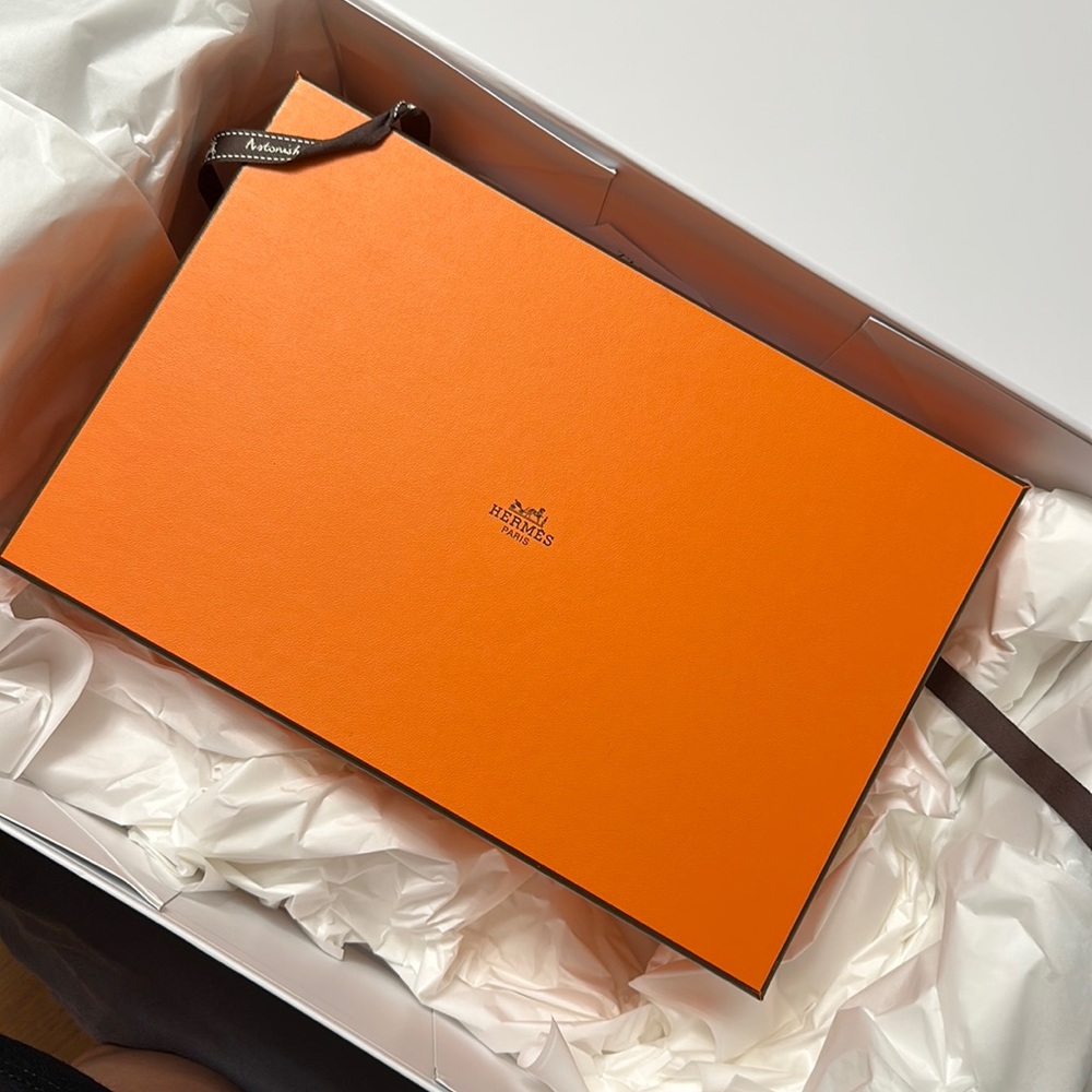 HERMÈS LEATHER CHYPRE SANDAL - NEVER WORN - SIZE WAS TOO BIG FOR ME! Size 40 -